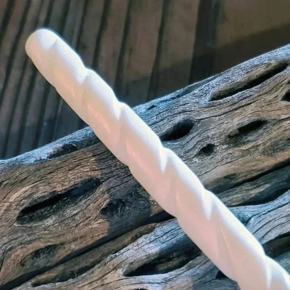 Hand Carved India Avant Garde Off White Carved Twisted Buffalo Bone Hair Stick - Picture 1 of 11
